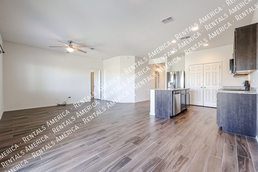 MI SPECIAL! Spacious 2BD 2BA home in Buckeye! property image