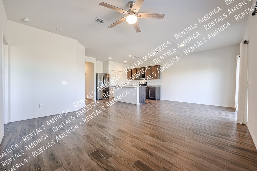 MI SPECIAL! Spacious 2BD 2BA home in Buckeye! property image