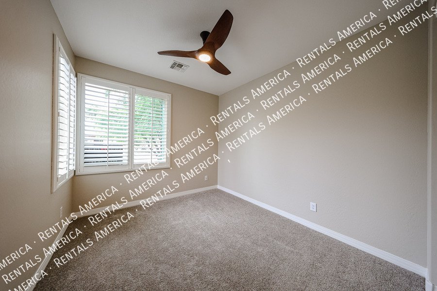 Available! 3 bed 2bath home! Corner lot! property image