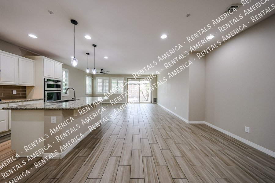 Available! 3 bed 2bath home! Corner lot! property image