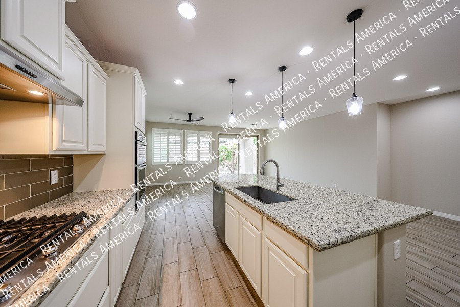 Available! 3 bed 2bath home! Corner lot! property image