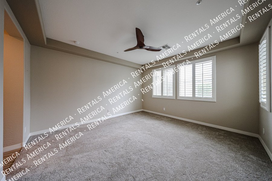 Available! 3 bed 2bath home! Corner lot! property image