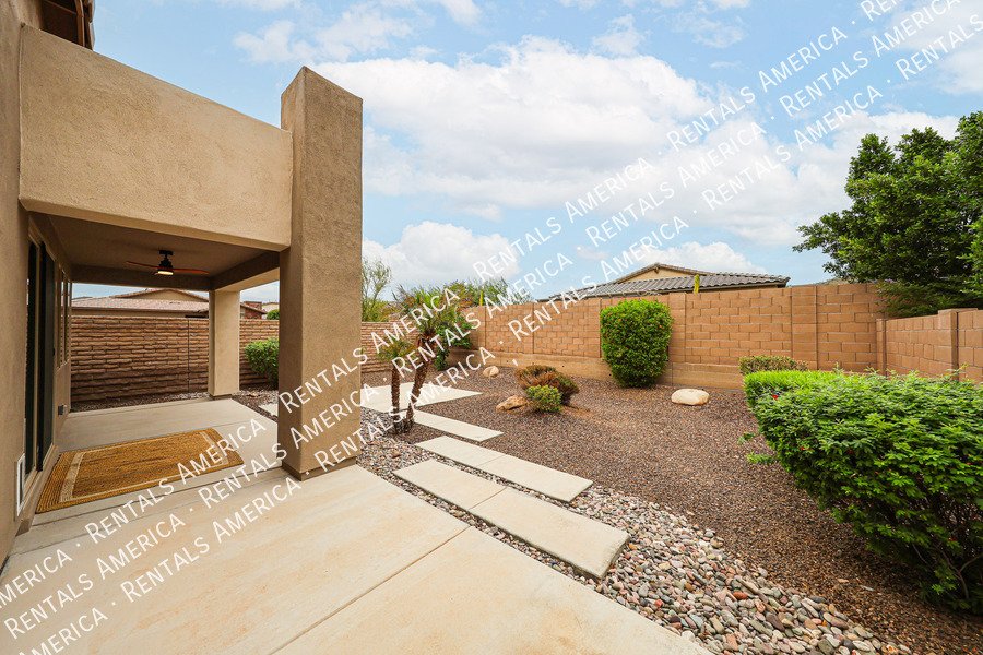 Available! 3 bed 2bath home! Corner lot! property image