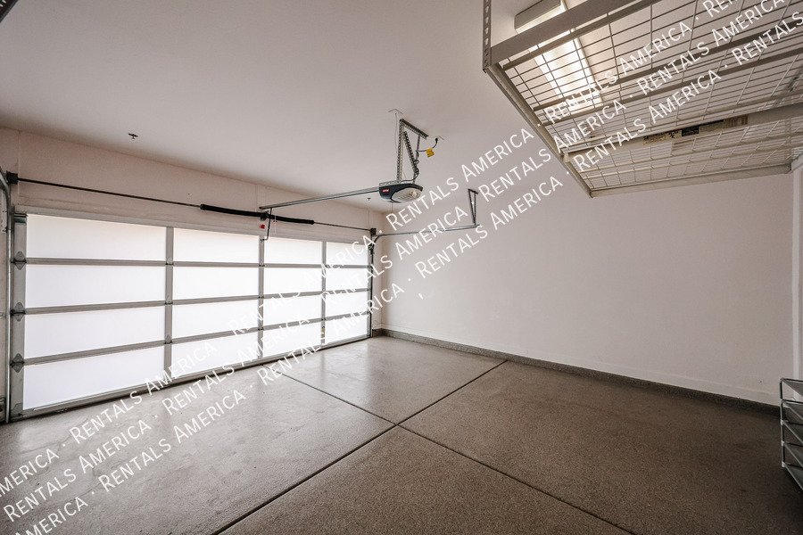 Available! 3 bed 2bath home! Corner lot! property image