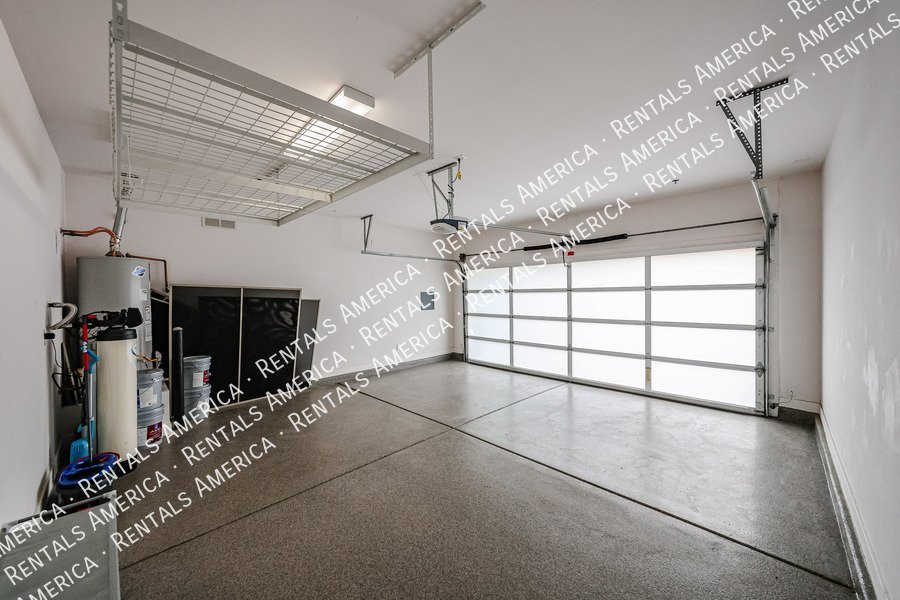 Available! 3 bed 2bath home! Corner lot! property image