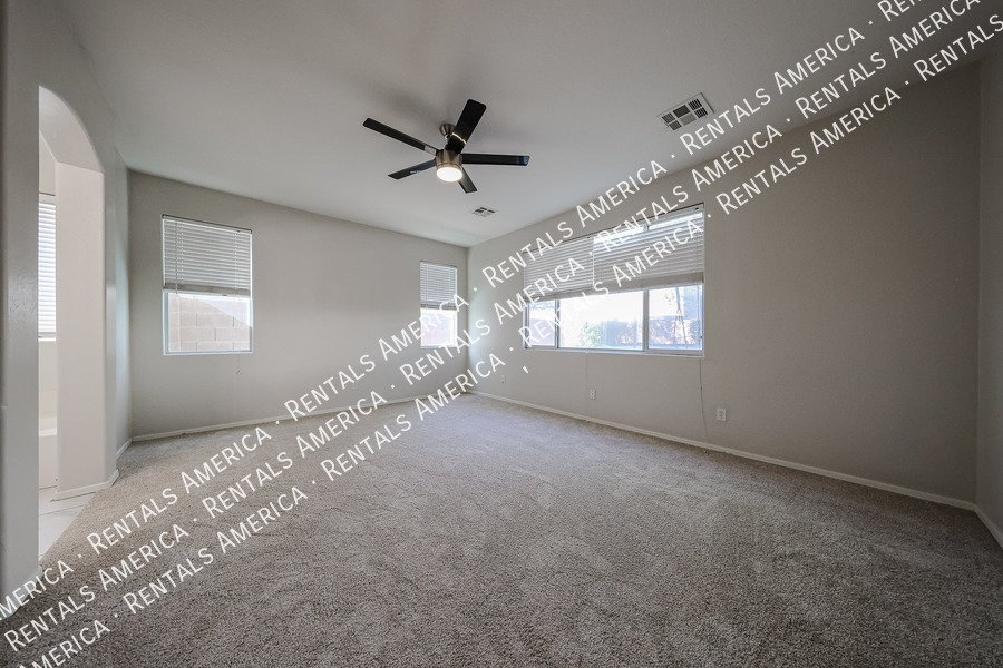 Move in Special! 4Bed 2.5Bath Community Amenities property image