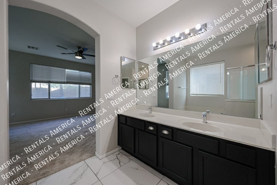 Move in Special! 4Bed 2.5Bath Community Amenities property image
