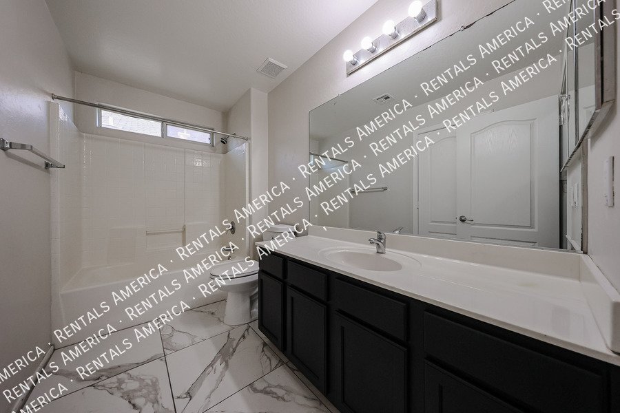 Move in Special! 4Bed 2.5Bath Community Amenities property image