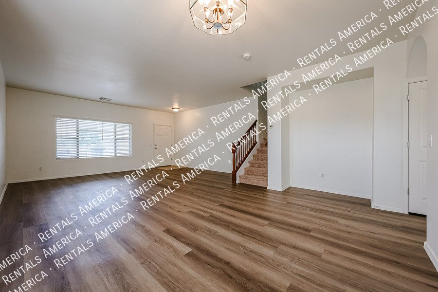 Spacious 5 bedroom home in Felty Farms!!! property image