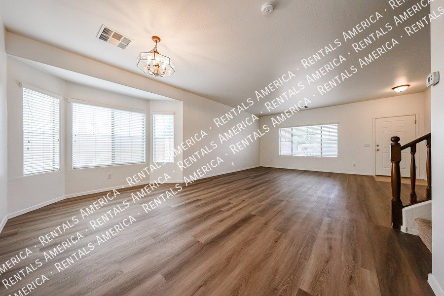 Spacious 5 bedroom home in Felty Farms!!! property image