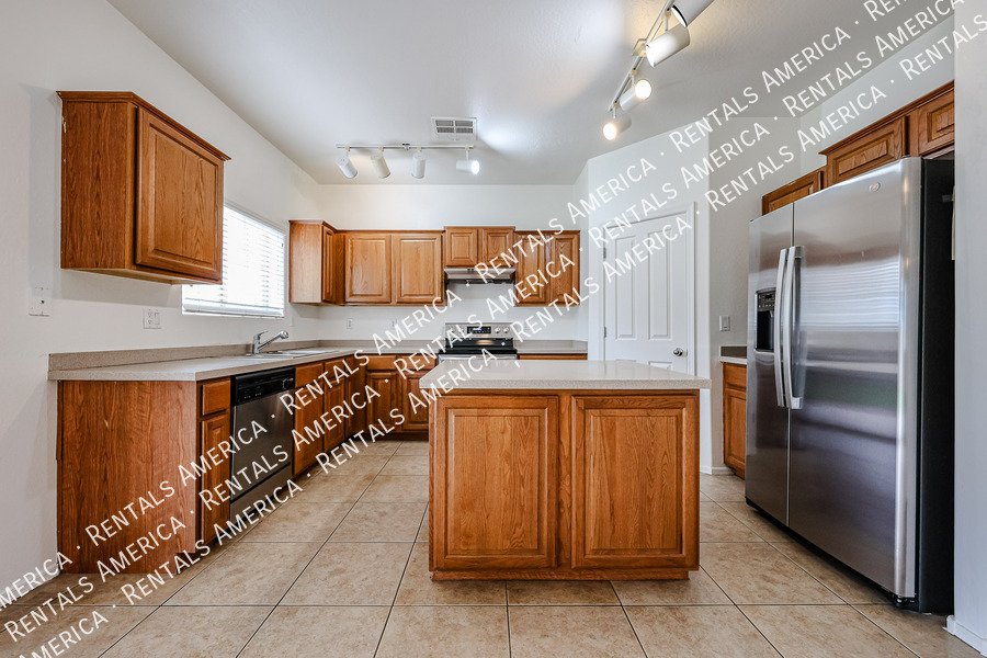 Spacious 5 bedroom home in Felty Farms!!! property image