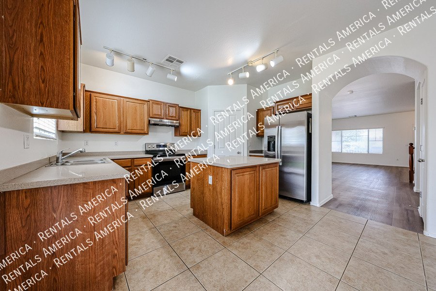 Spacious 5 bedroom home in Felty Farms!!! property image