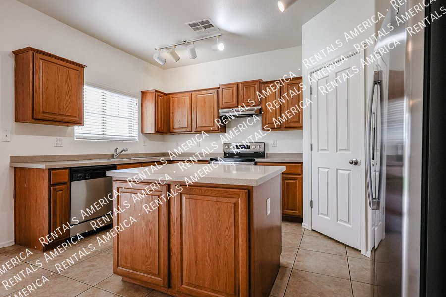 Spacious 5 bedroom home in Felty Farms!!! property image