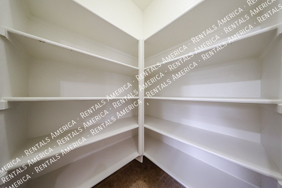 Spacious 5 bedroom home in Felty Farms!!! property image