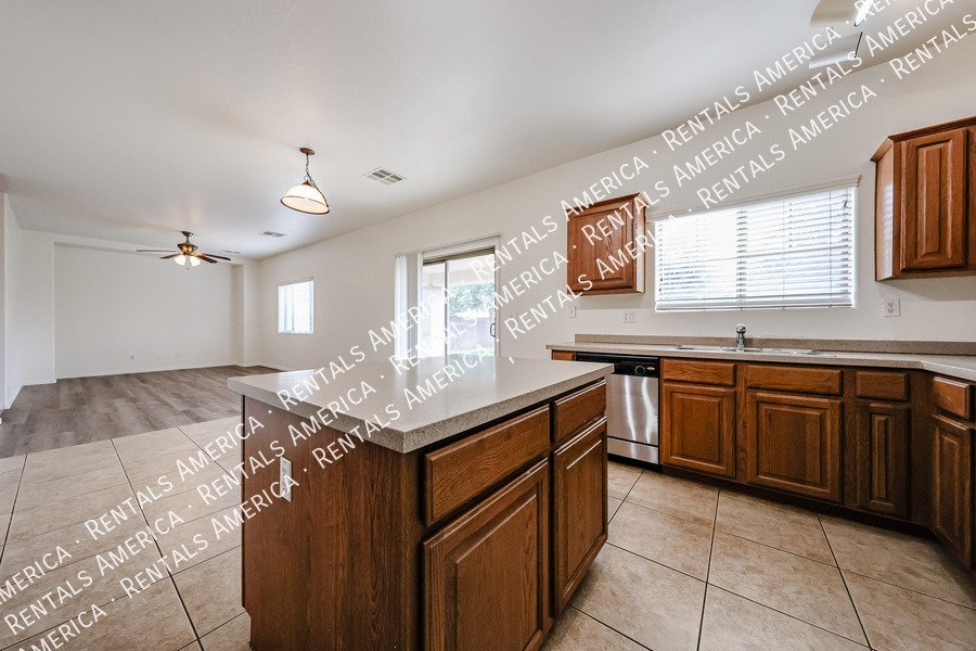 Spacious 5 bedroom home in Felty Farms!!! property image