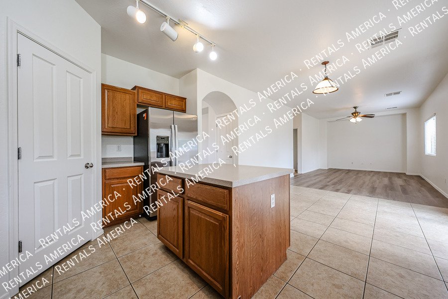 Spacious 5 bedroom home in Felty Farms!!! property image