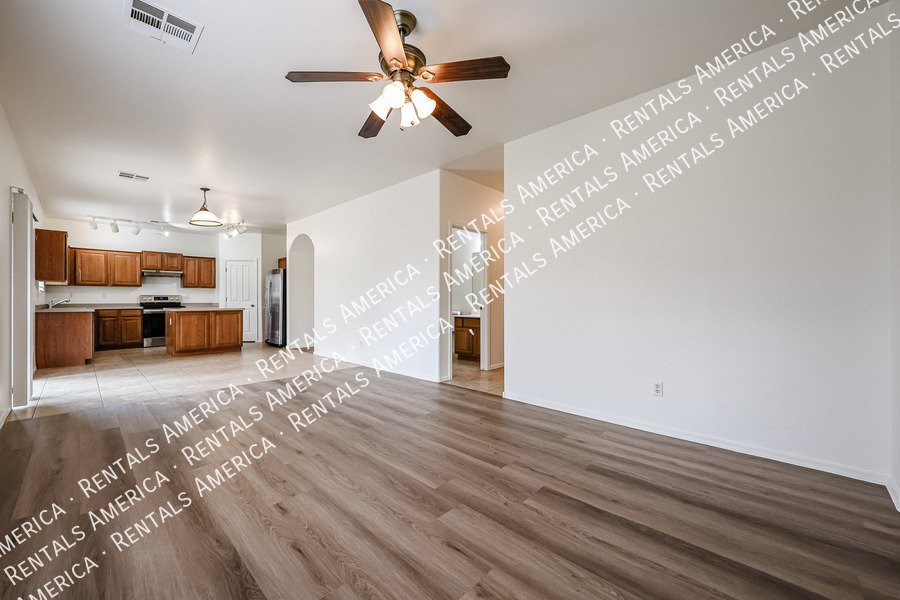 Spacious 5 bedroom home in Felty Farms!!! property image