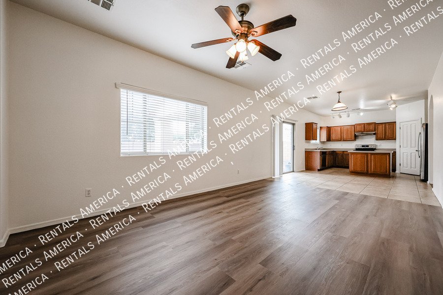 Spacious 5 bedroom home in Felty Farms!!! property image