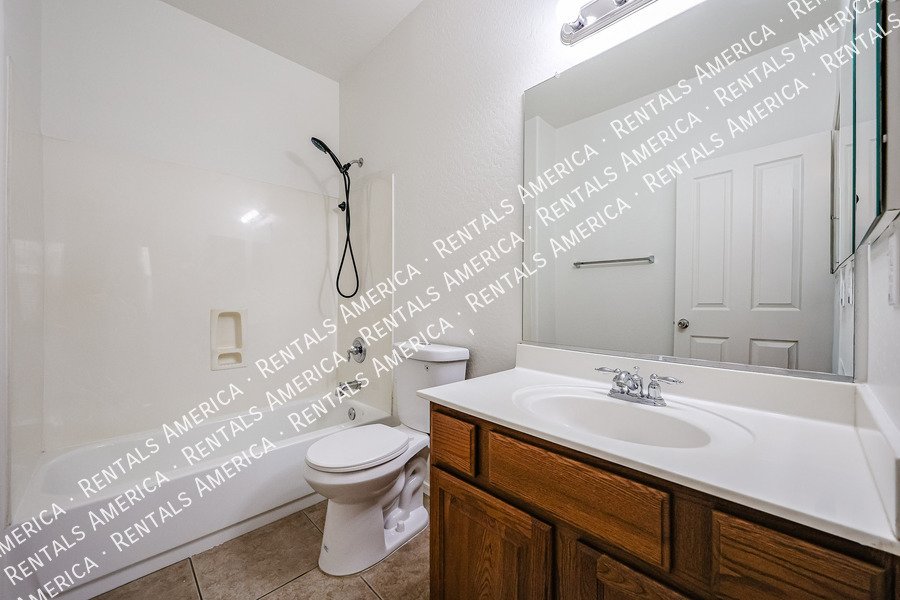 Spacious 5 bedroom home in Felty Farms!!! property image