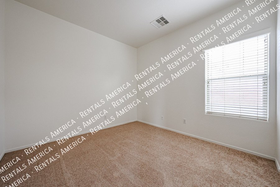 Spacious 5 bedroom home in Felty Farms!!! property image