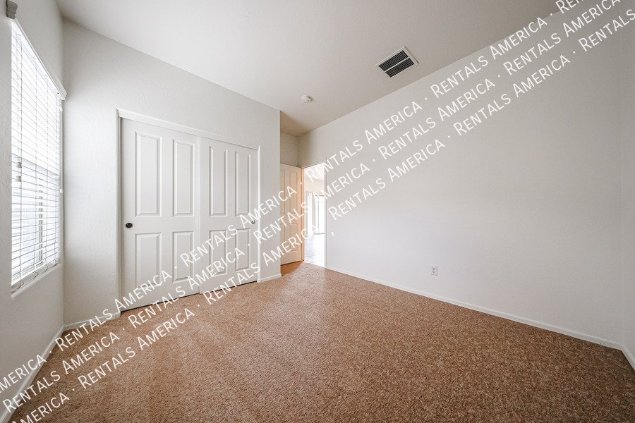 Spacious 5 bedroom home in Felty Farms!!! property image