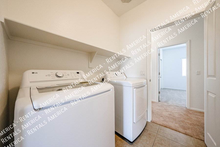 Spacious 5 bedroom home in Felty Farms!!! property image