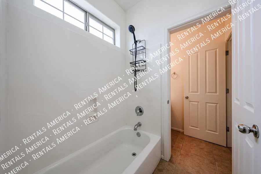 Spacious 5 bedroom home in Felty Farms!!! property image