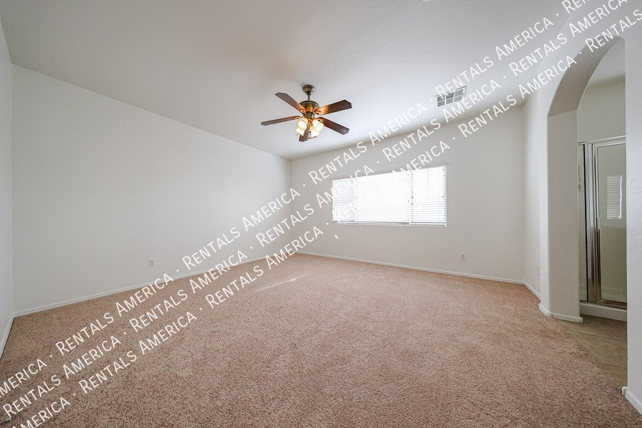 Spacious 5 bedroom home in Felty Farms!!! property image