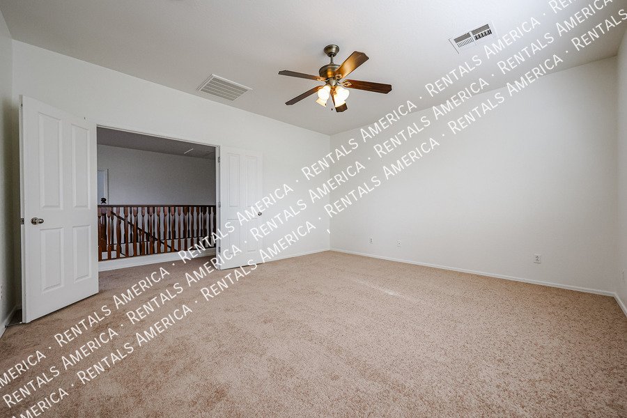 Spacious 5 bedroom home in Felty Farms!!! property image