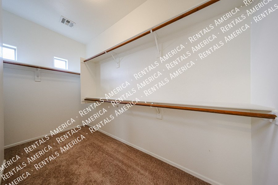 Spacious 5 bedroom home in Felty Farms!!! property image