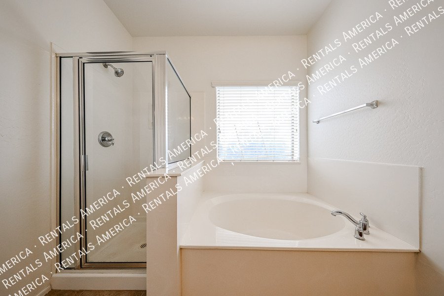 Spacious 5 bedroom home in Felty Farms!!! property image