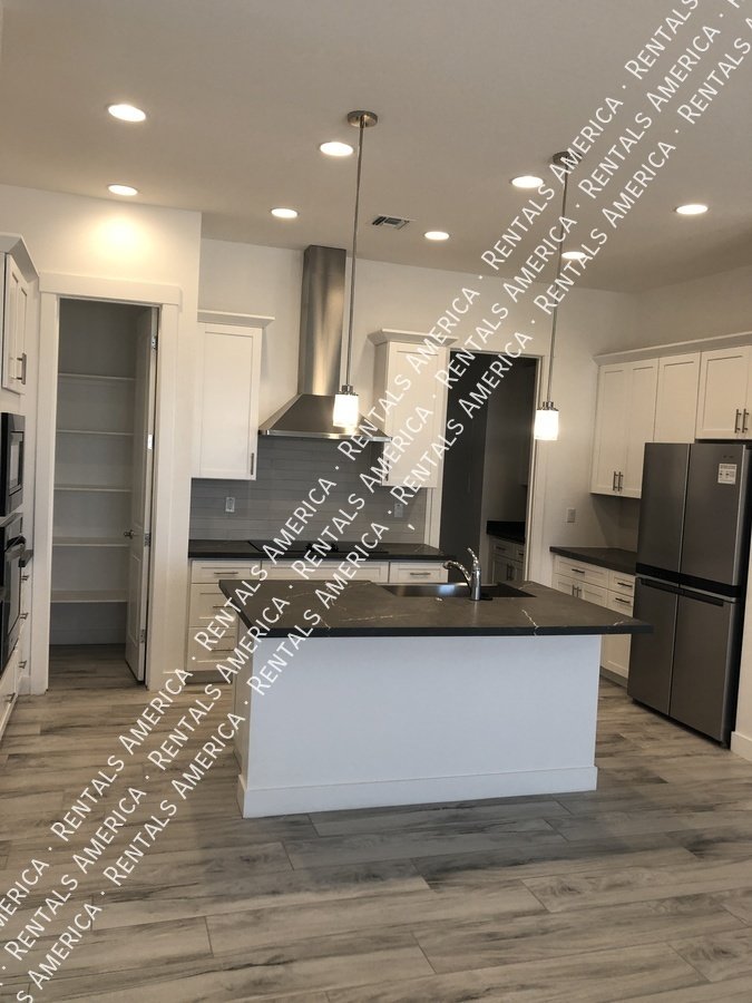 Gorgeous 3bedroom +Den home w/ Pool! property image