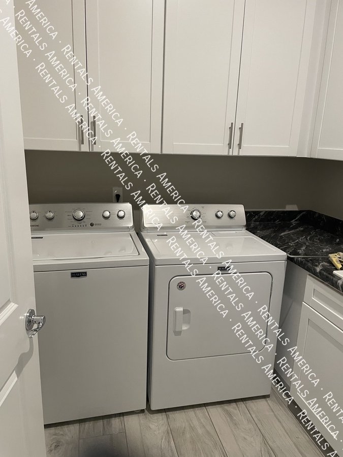 Gorgeous 3bedroom +Den home w/ Pool! property image