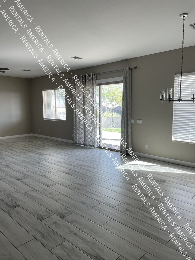 Gorgeous 3bedroom +Den home w/ Pool! property image