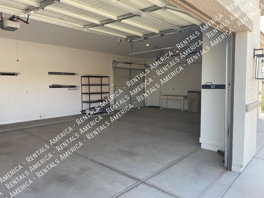 Gorgeous 3bedroom +Den home w/ Pool! property image