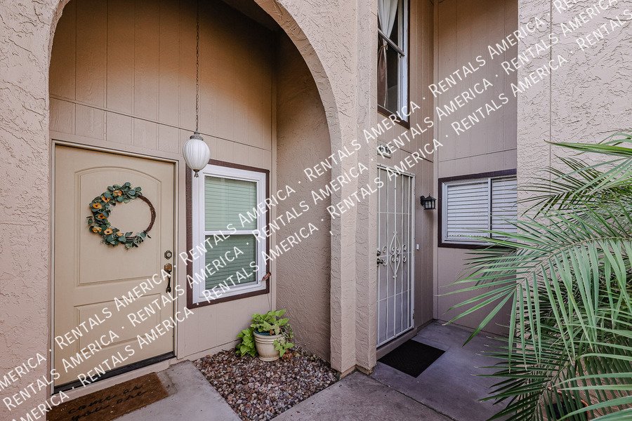Amazing 2 BR / 2 BA North Glendale Townhome off Bellair Golf Park property image