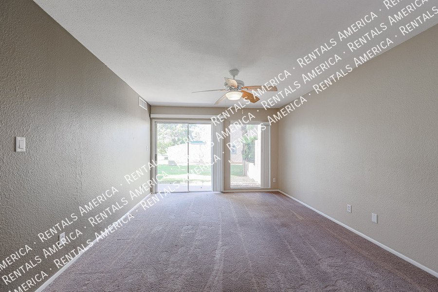 Amazing 2 BR / 2 BA North Glendale Townhome off Bellair Golf Park property image