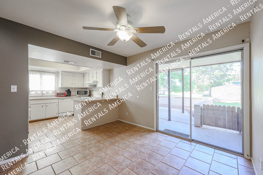 Amazing 2 BR / 2 BA North Glendale Townhome off Bellair Golf Park property image