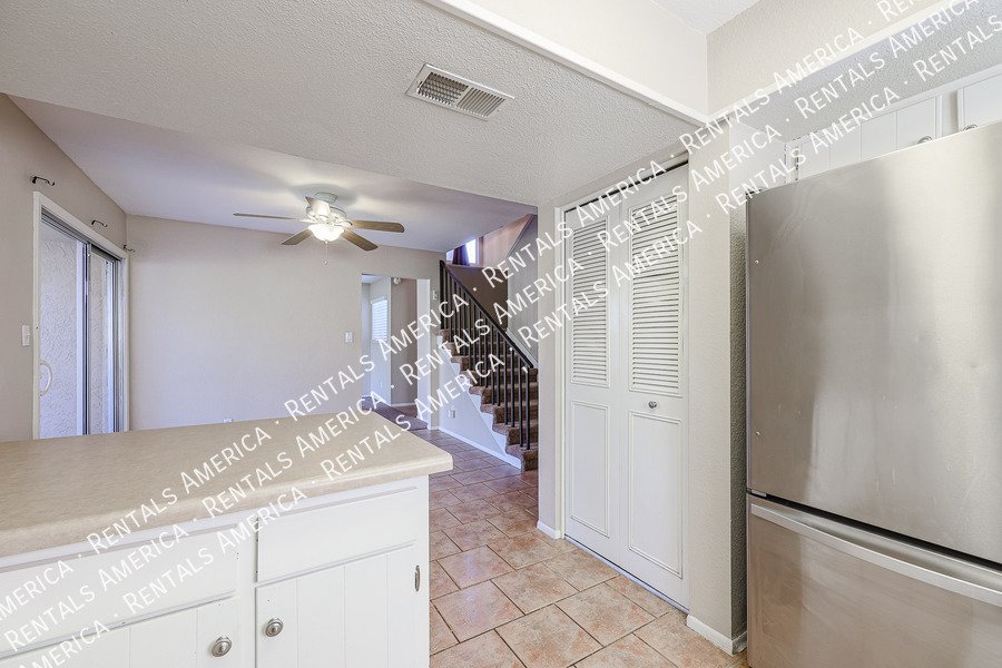 Amazing 2 BR / 2 BA North Glendale Townhome off Bellair Golf Park property image
