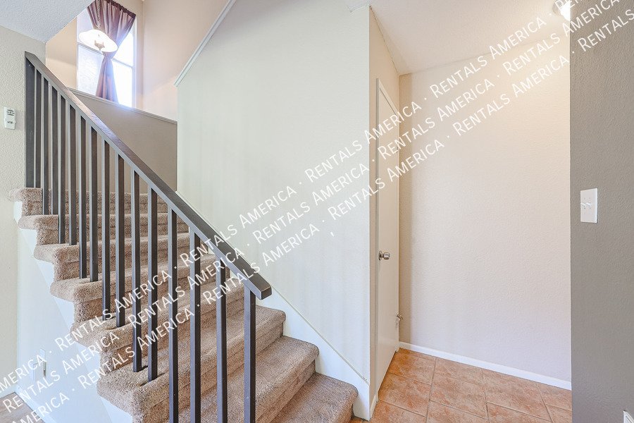 Amazing 2 BR / 2 BA North Glendale Townhome off Bellair Golf Park property image