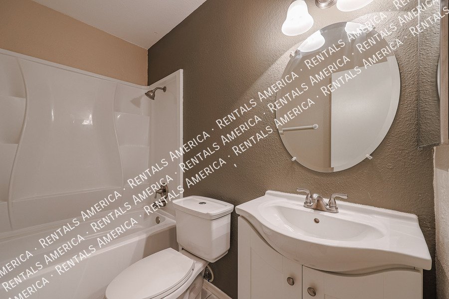 Amazing 2 BR / 2 BA North Glendale Townhome off Bellair Golf Park property image