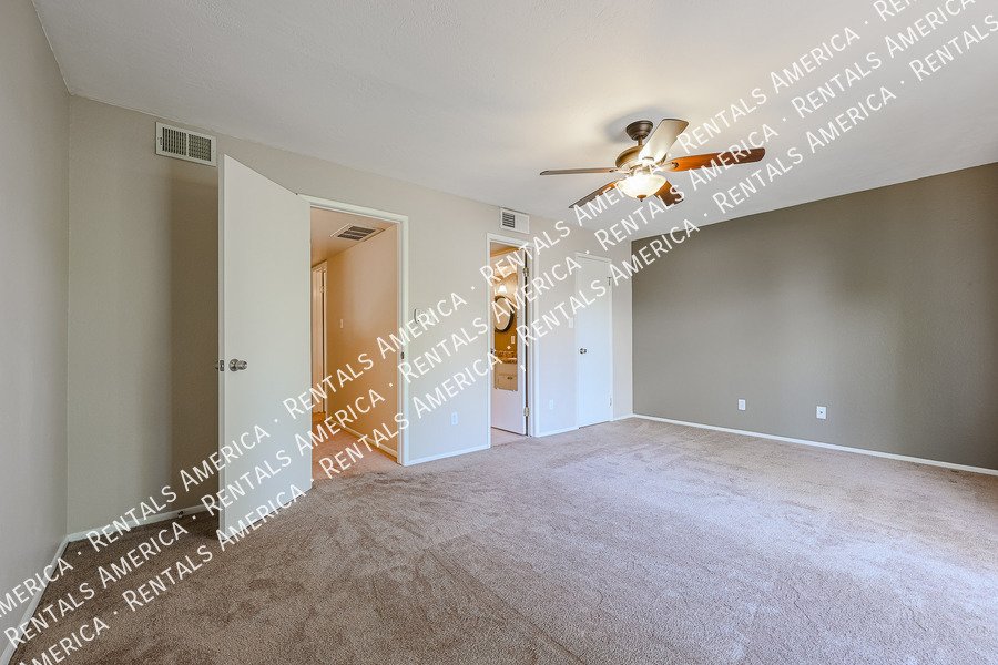 Amazing 2 BR / 2 BA North Glendale Townhome off Bellair Golf Park property image