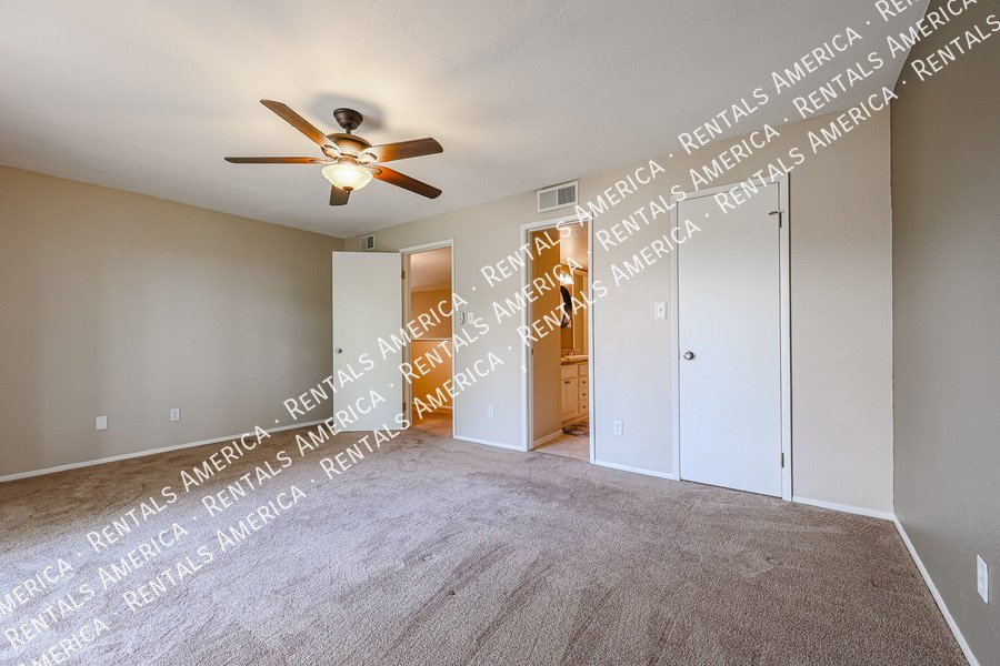 Amazing 2 BR / 2 BA North Glendale Townhome off Bellair Golf Park property image