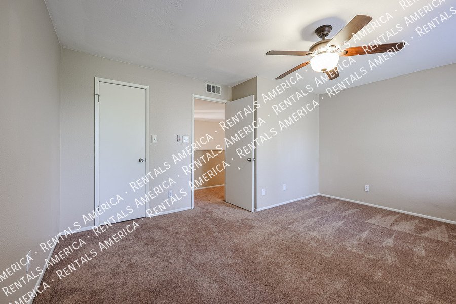 Amazing 2 BR / 2 BA North Glendale Townhome off Bellair Golf Park property image