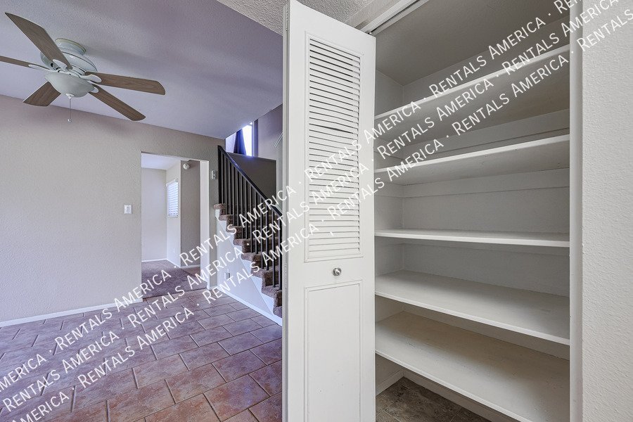 Amazing 2 BR / 2 BA North Glendale Townhome off Bellair Golf Park property image