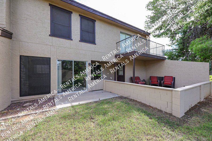 Amazing 2 BR / 2 BA North Glendale Townhome off Bellair Golf Park property image