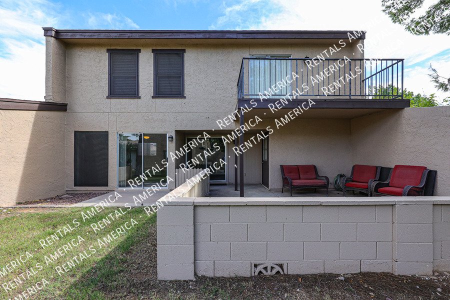 Amazing 2 BR / 2 BA North Glendale Townhome off Bellair Golf Park property image