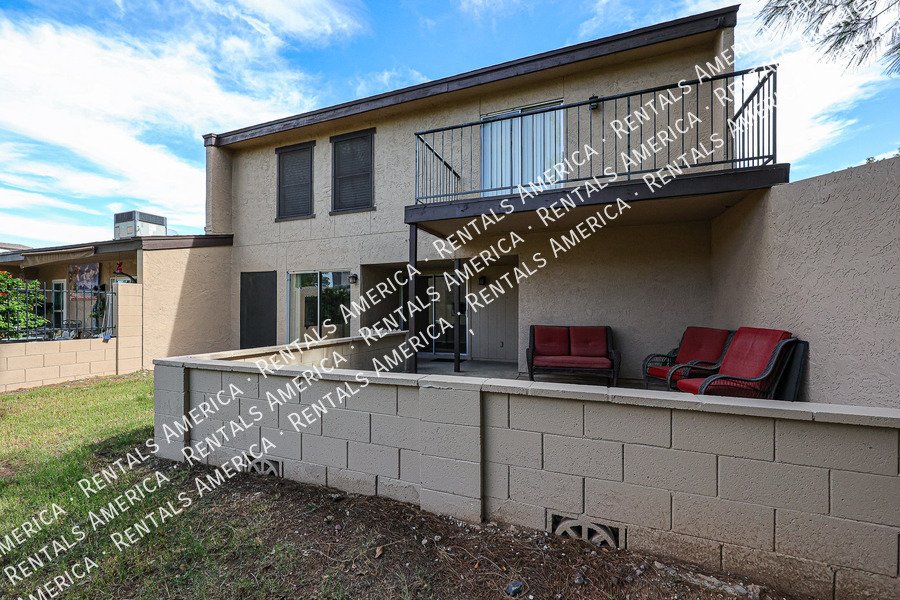 Amazing 2 BR / 2 BA North Glendale Townhome off Bellair Golf Park property image