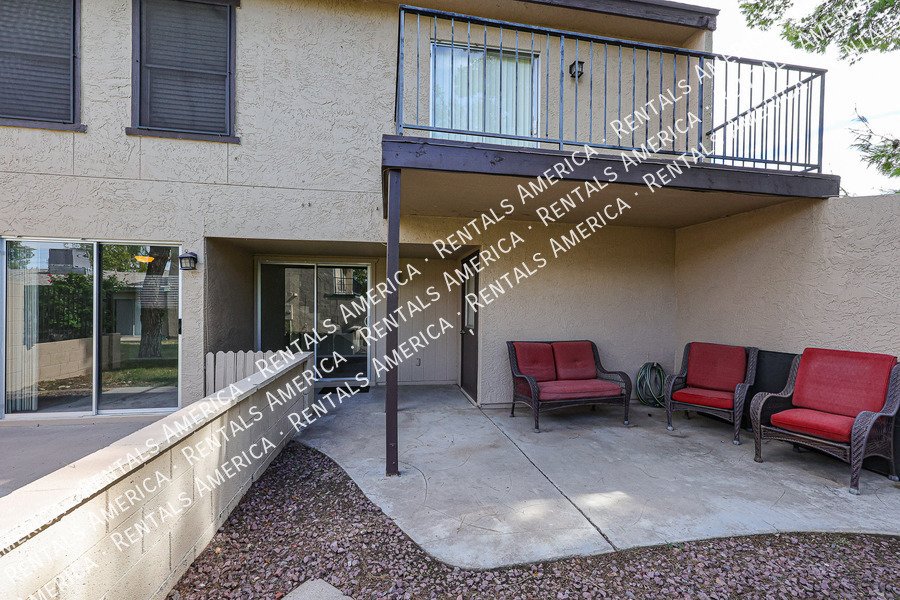 Amazing 2 BR / 2 BA North Glendale Townhome off Bellair Golf Park property image