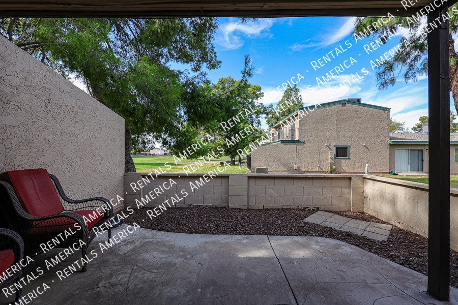 Amazing 2 BR / 2 BA North Glendale Townhome off Bellair Golf Park property image